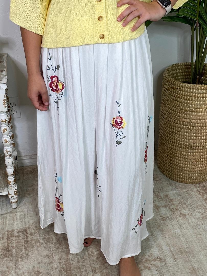White Floral Embroidered Pleated Midi Skirt