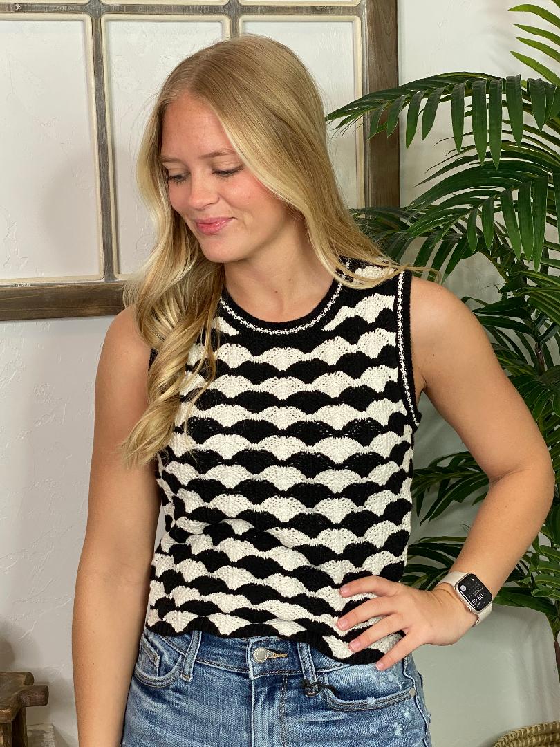 Scalloped Sleeveless Sweater 2 Colors