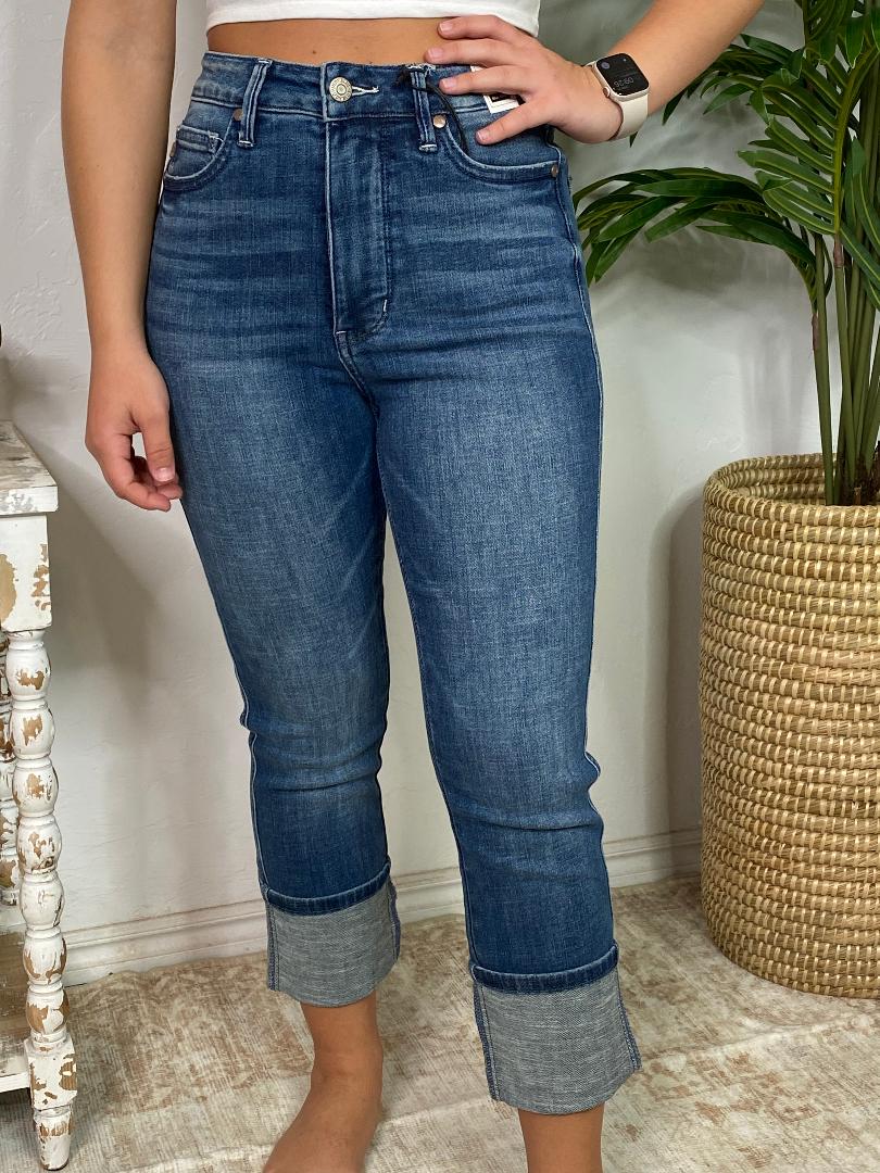 Judy Blue HW Tummy Control Back Shield Pocket Capris in Regular & Curvy