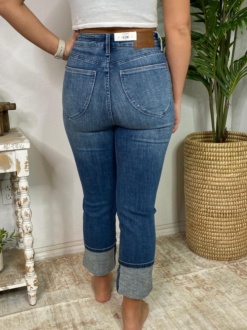 Judy Blue HW Tummy Control Back Shield Pocket Capris in Regular & Curvy