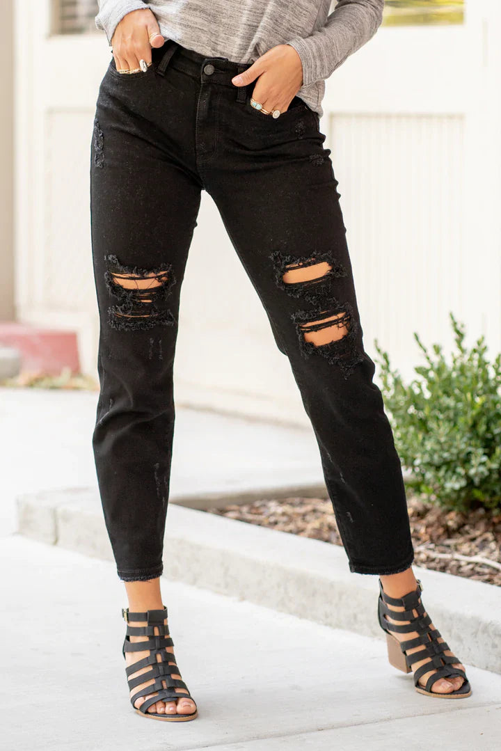 Judy Blue HW Black Destroyed Boyfriend Jeans in Curvy