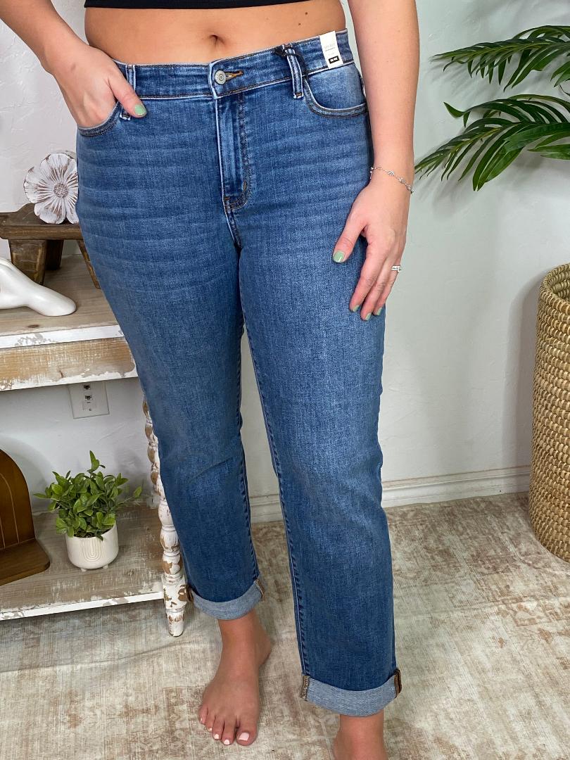 Judy Blue Mid Rise Boyfriend Classic Jeans in Regular & Curvy