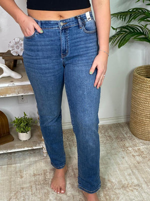 Judy Blue Mid Rise Boyfriend Classic Jeans in Regular & Curvy