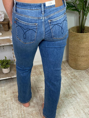 Judy Blue Mid Rise Boyfriend Classic Jeans in Regular & Curvy