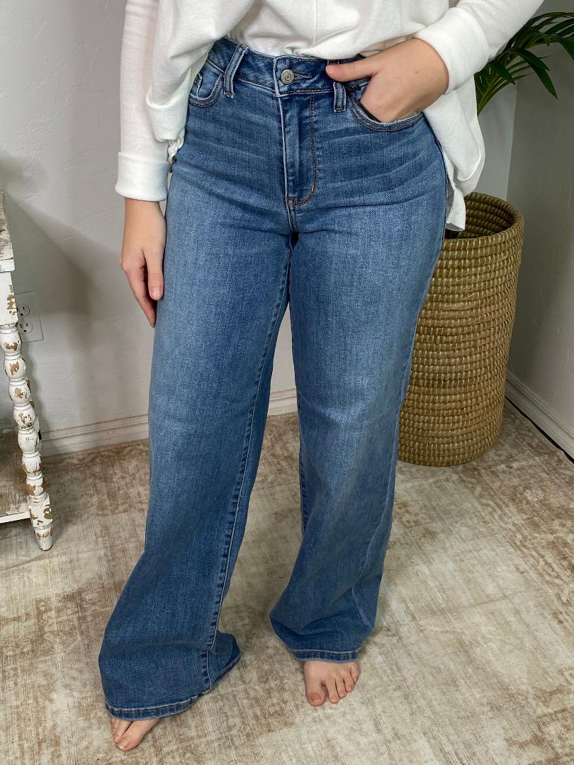 Judy Blue Mid Rise Retro Wide Leg Jeans in Regular & Curvy
