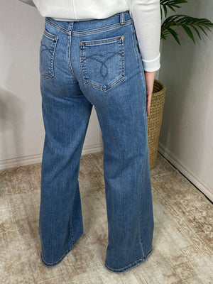 Judy Blue Mid Rise Retro Wide Leg Jeans in Regular & Curvy