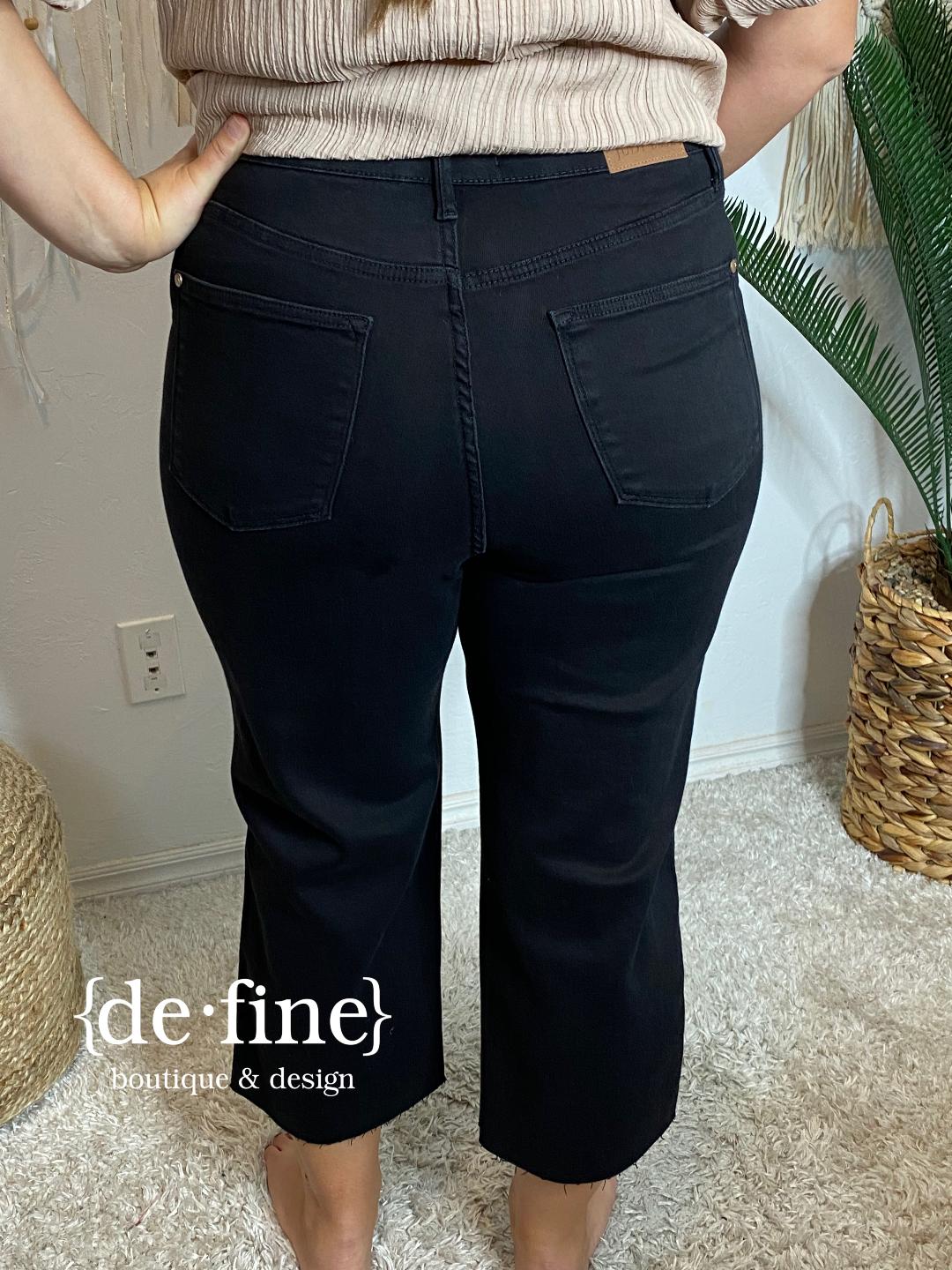 Judy Blue Tummy Control Black Wide Leg Cropped Jeans in Curvy