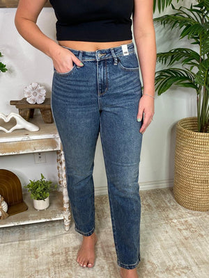 Judy Blue High Waist Rigid Magic Non-Destroyed Straight Jeans in Regular & Curvy
