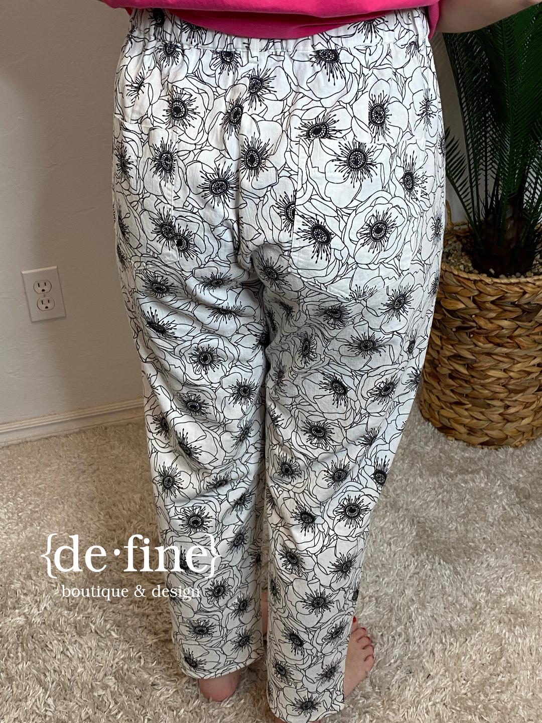 Black and White Tropical Floral Cropped Pants