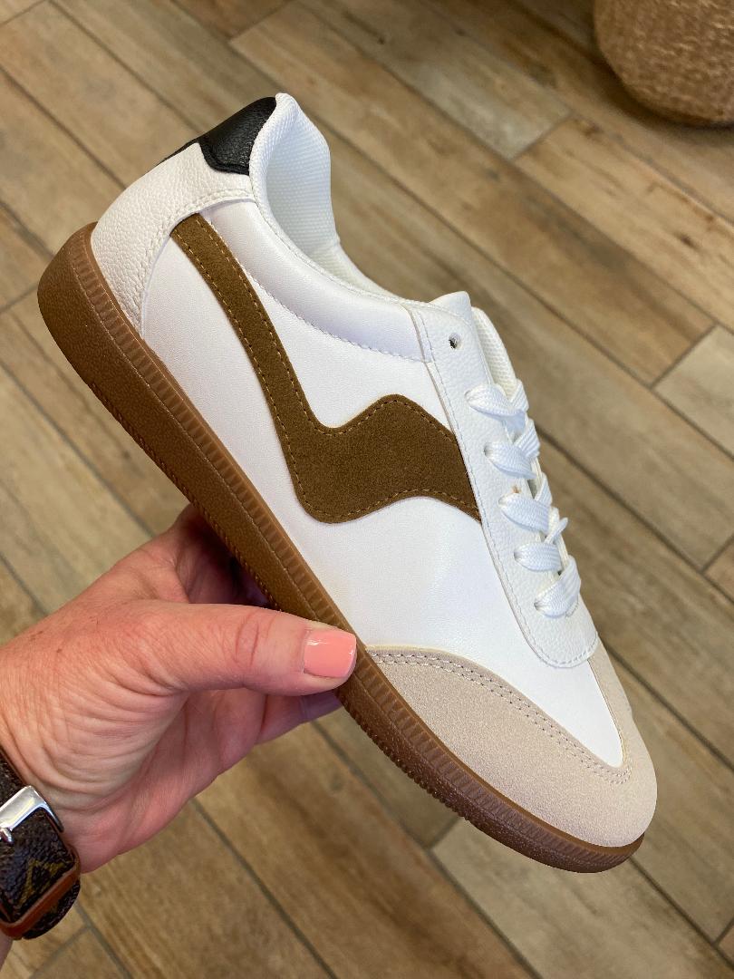 Outwoods White, Black, Tan Combo Sneakers