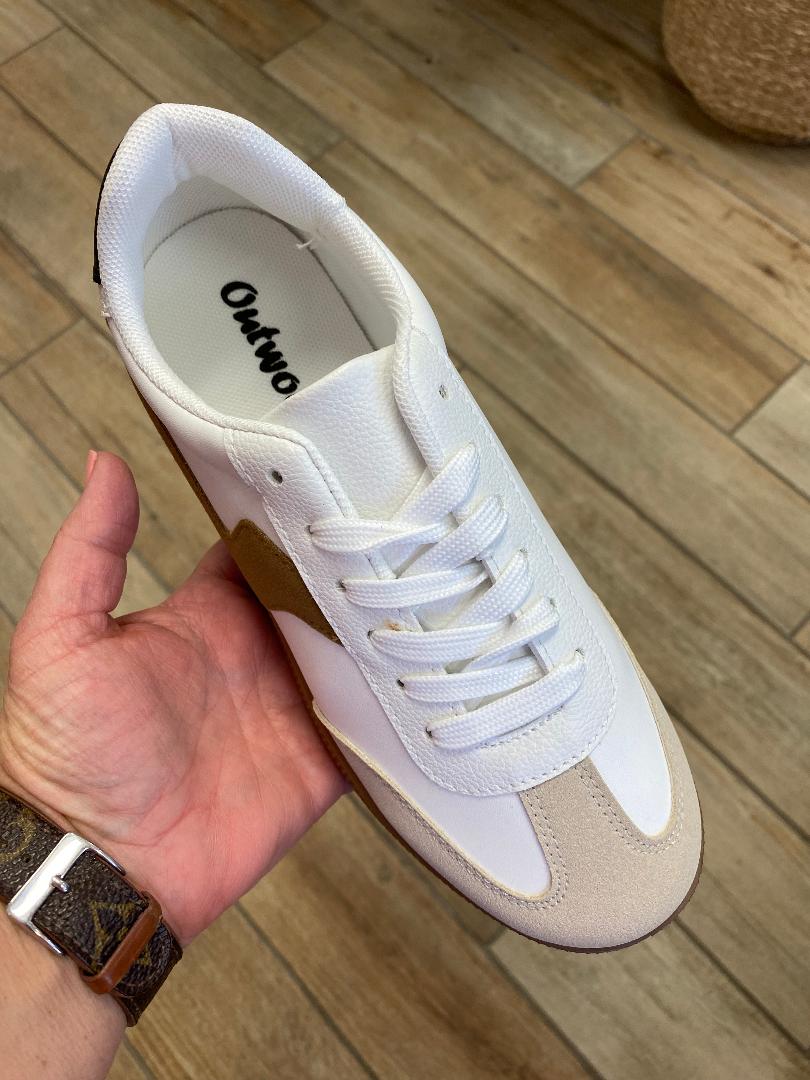 Outwoods White, Black, Tan Combo Sneakers