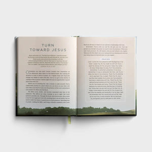 DaySpring PRAY: Daily Moments to Quiet Your Mind and Center Your Soul