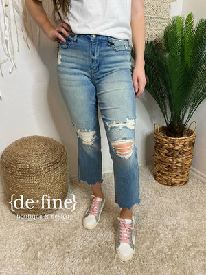Judy Blue Tinted Wash & Destroyed Cropped Straight Jeans in Curvy